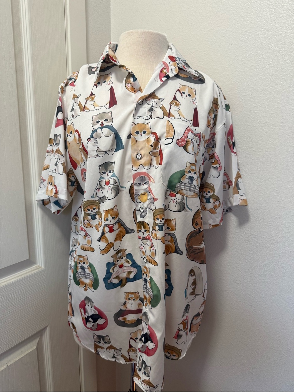 Men's White Short-Sleeve Button-Down Shirt with Playful Cat Print